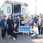 นายเฉลิมพล ก่อกิจเถกิงกูล รองอธิการบดีมหาวิทยาลัยการกีฬาแห่งชาติประจำวิทยาเขตชุมพร พร้อมด้วยผู้บริหาร บุคลากร และนักศึกษา มหาวิทยาลัยการกีฬาแห่งชาติ วิทยาเขตชุมพร นำสิ่งของบริจาคช่วยเหลือผู้ประสบภัยน้ำท่วม